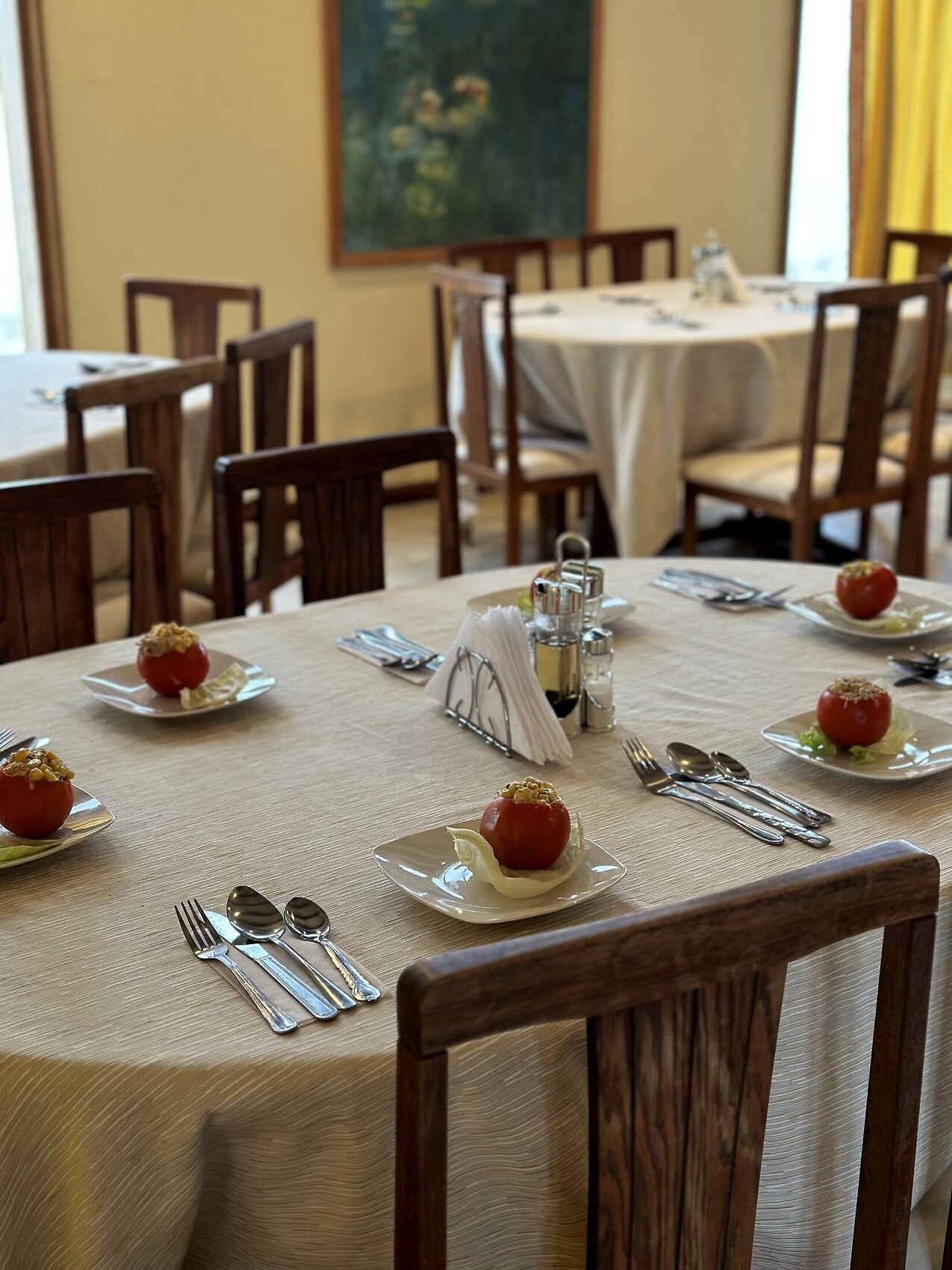 Salón comedor con servicio formal, activable bajo contrato